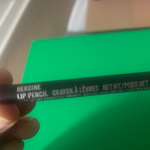 MAC Heroine lip Pencil - Picture 5 of 5